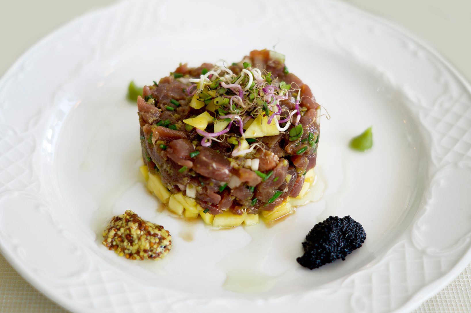 Tartar de atún rojo con caviar